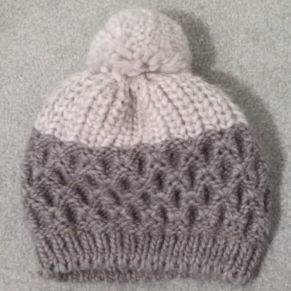 Gelso Bianco Italian Alpaca Wool Blend Beanie with Pom Pom - like new! - Picture 1 of 4